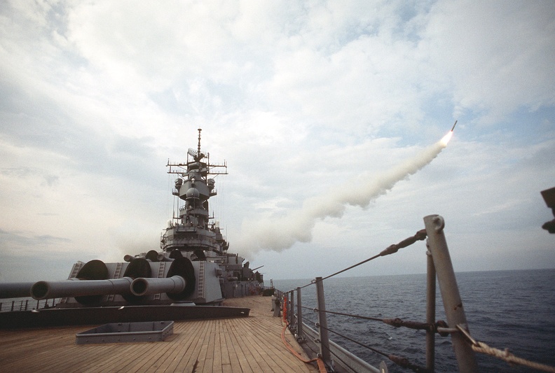 USS_Missouri_(BB-63)_Tomahawk.jpg