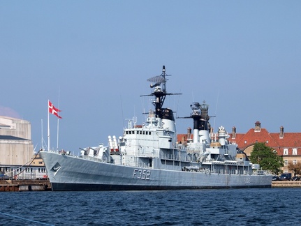 HDMS Peder Skram (F352) pic2-wikimedia.org